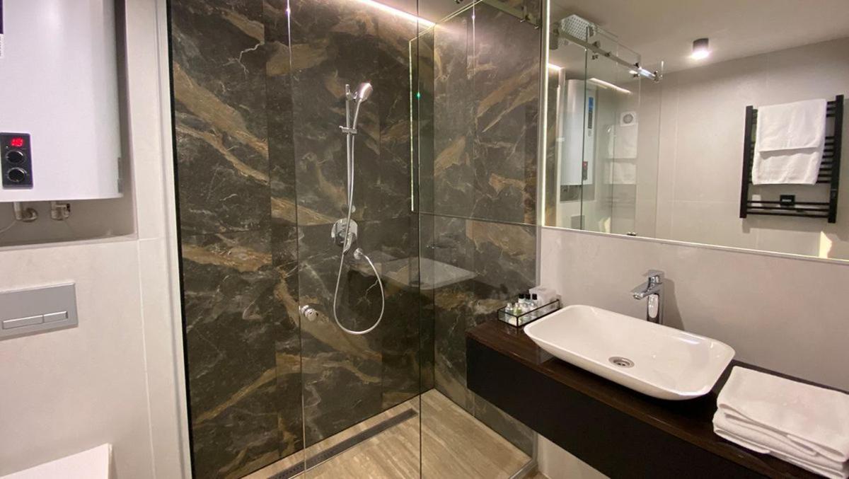 Optima Collection Kamianske Hotell Exteriör bild