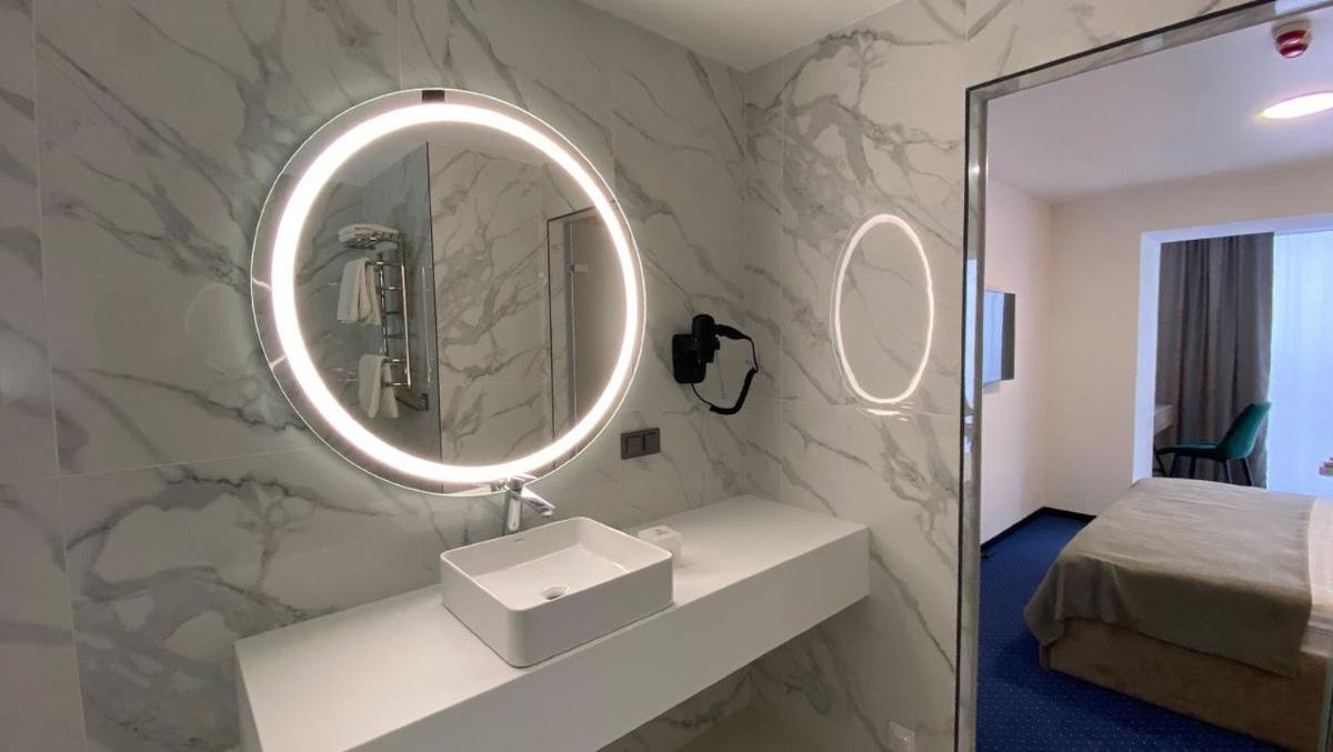Optima Collection Kamianske Hotell Exteriör bild