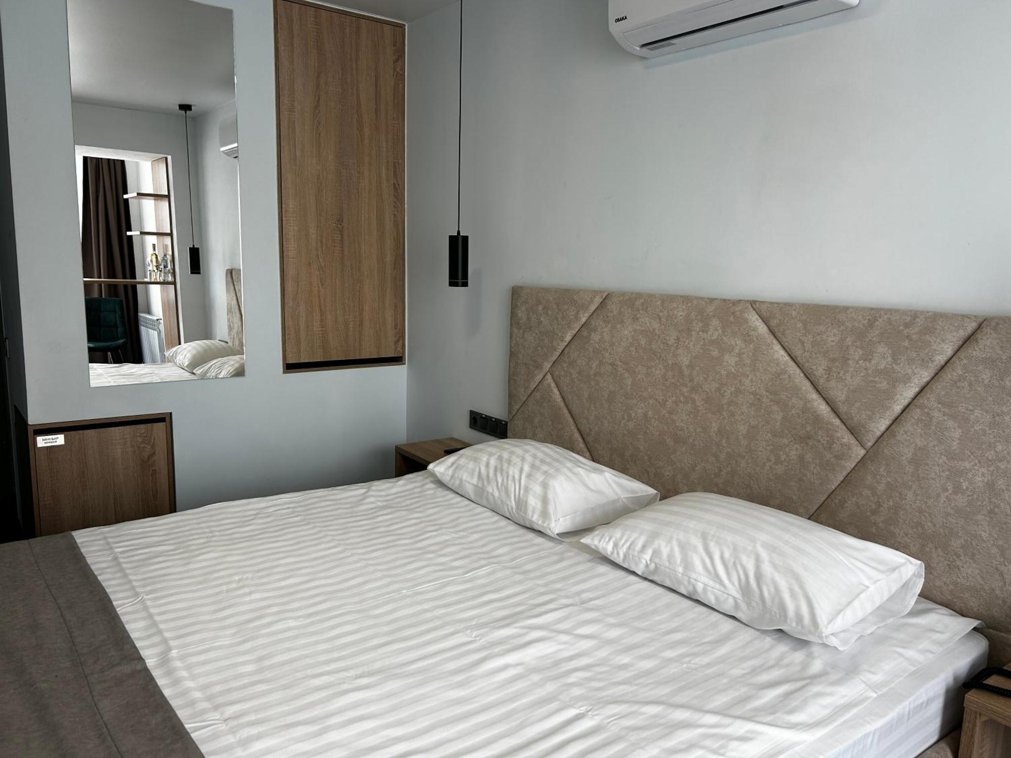 Optima Collection Kamianske Hotell Exteriör bild