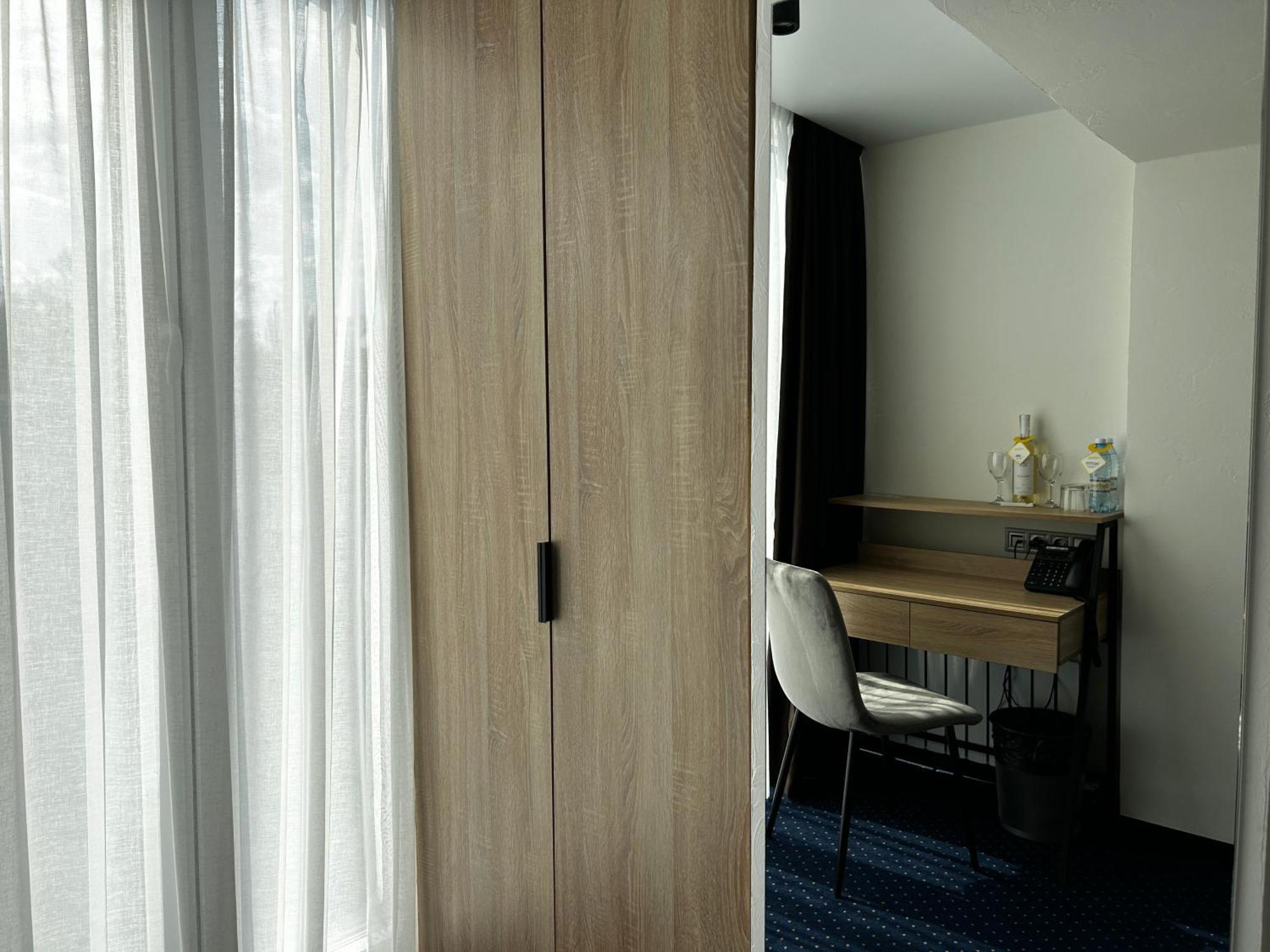 Optima Collection Kamianske Hotell Exteriör bild